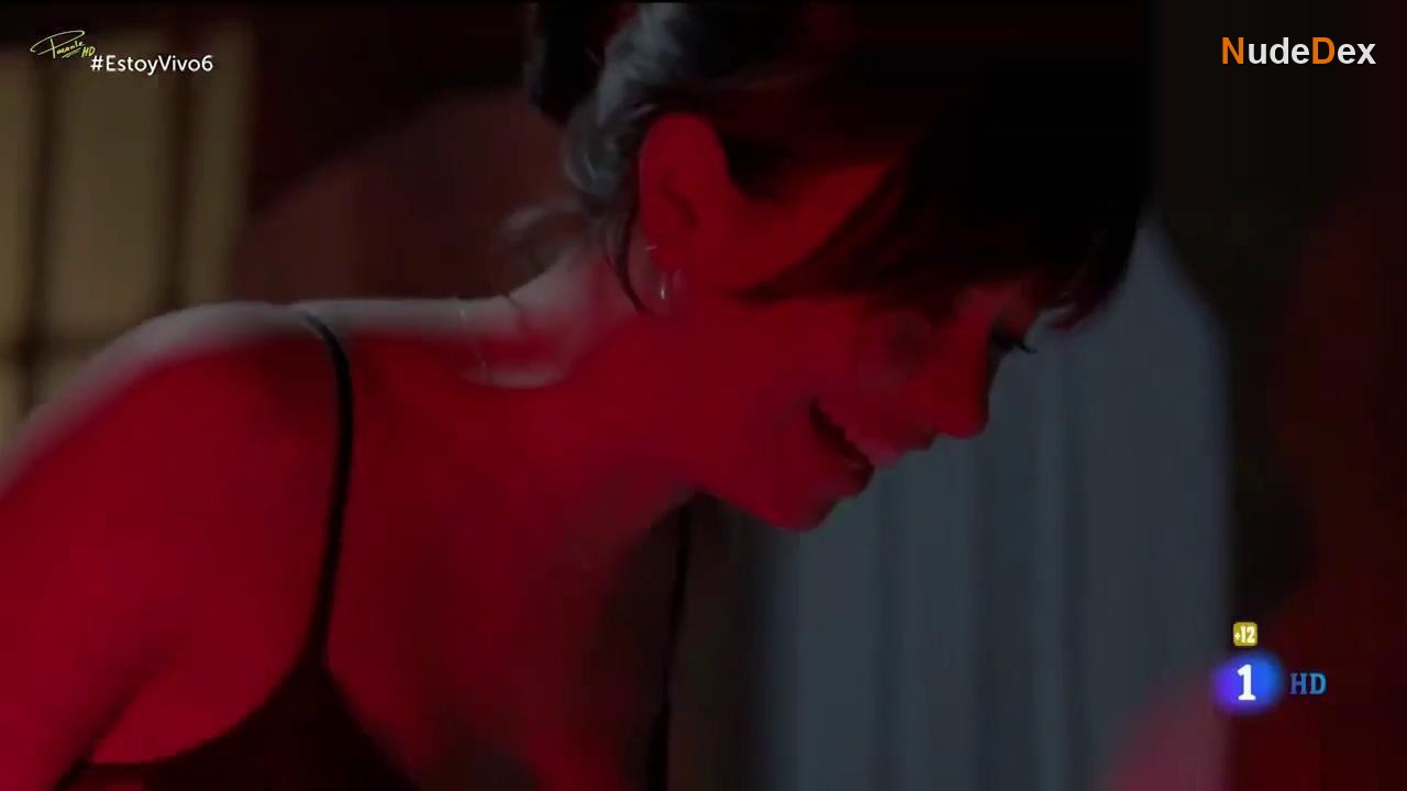 Anna Castillo in Estoy Vivo, photo 5