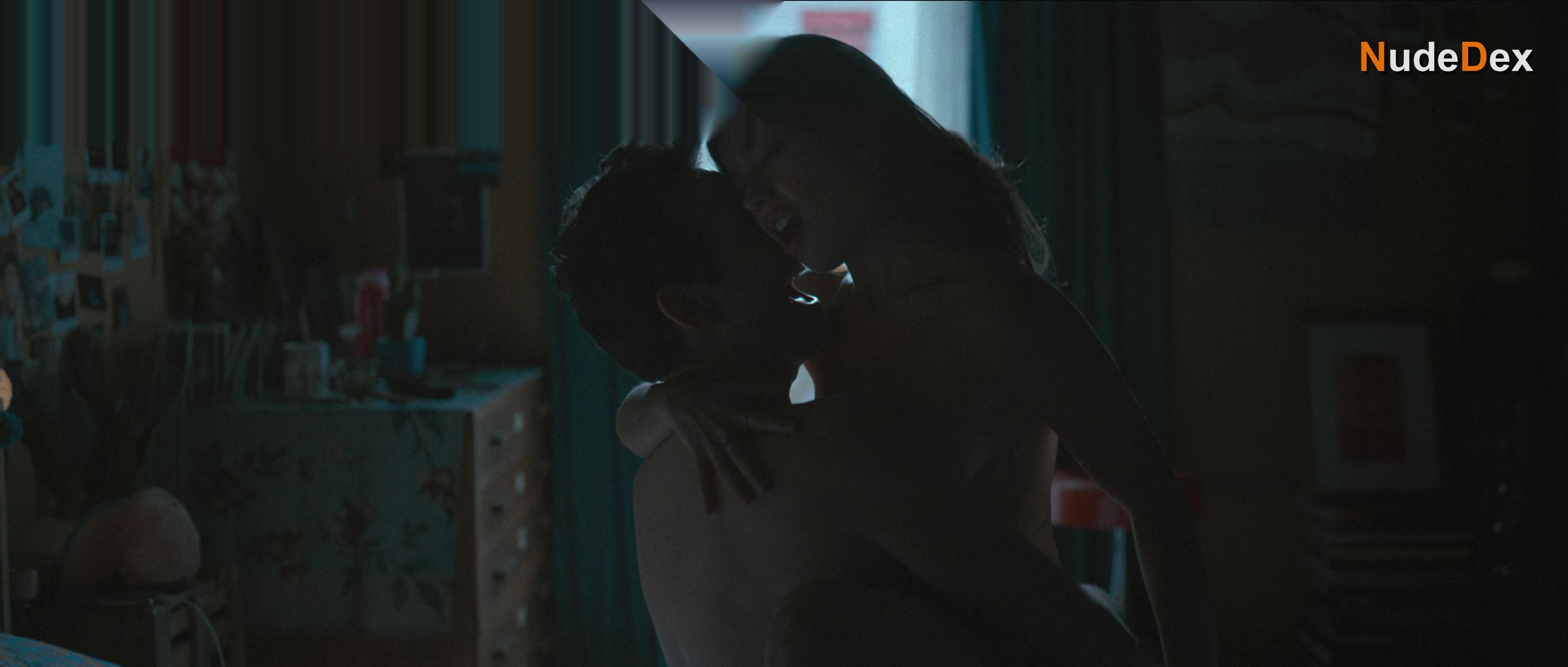 Anna Castillo in More The Merrier, photo 1