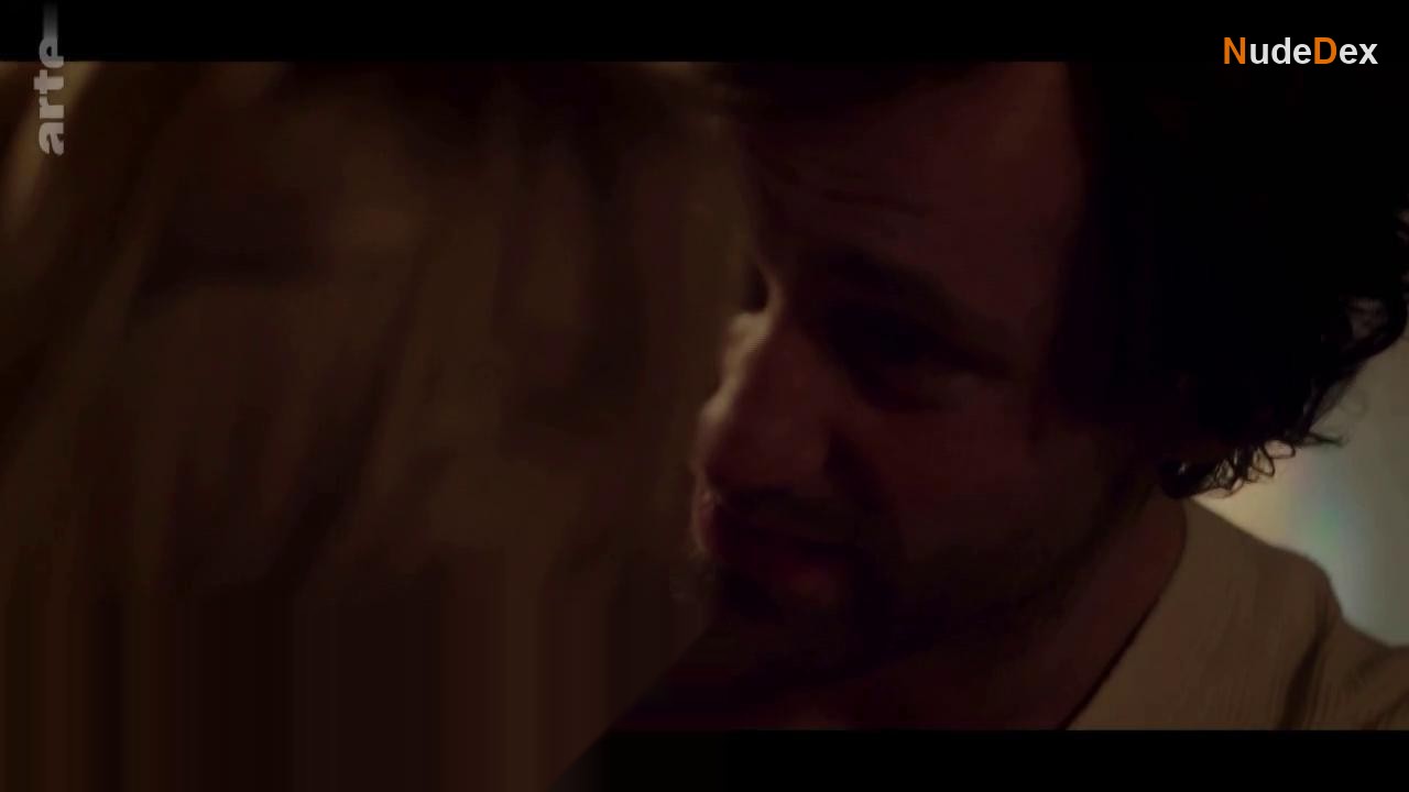 Anna Florkowski in Petting Statt Pershing, photo 5