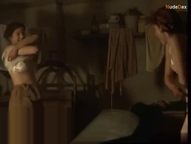 The Land Girls in The Land Girls, photo 5