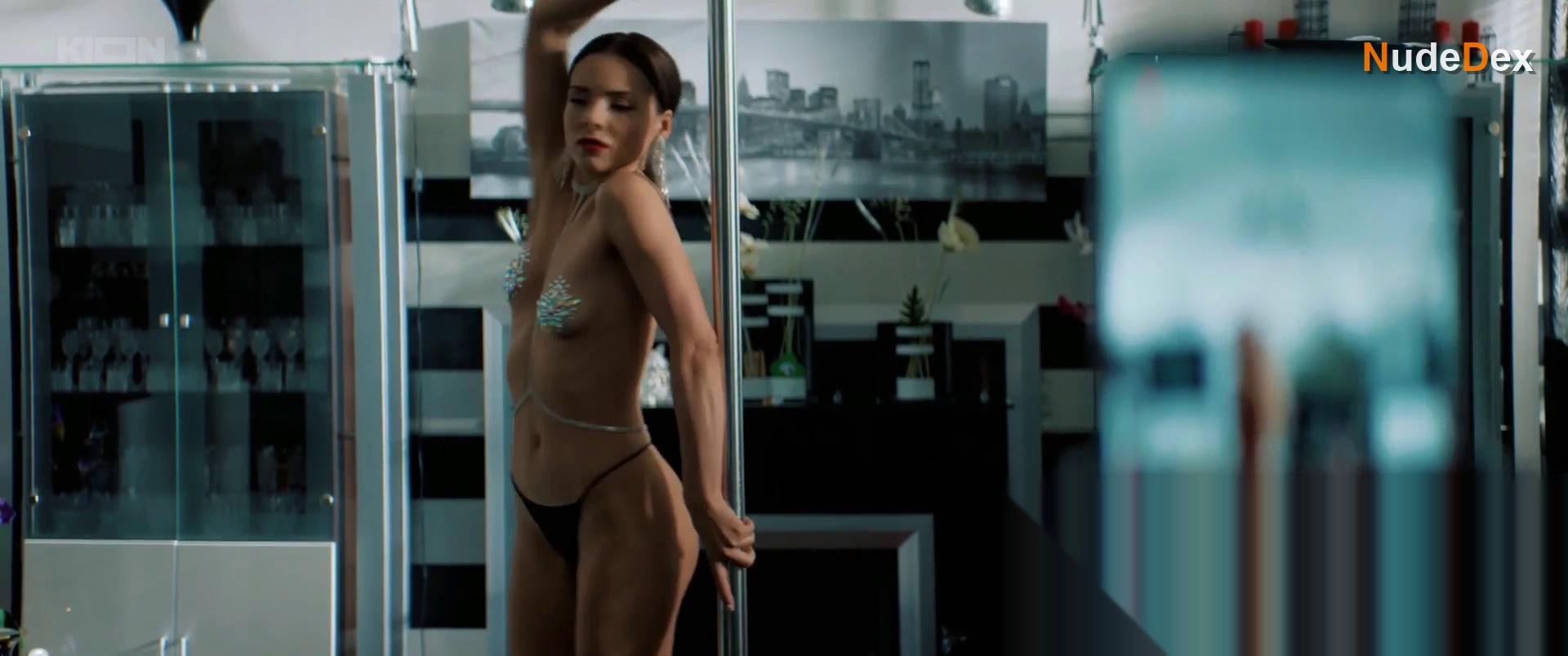 Anna Glaube in Life On Call, photo 18