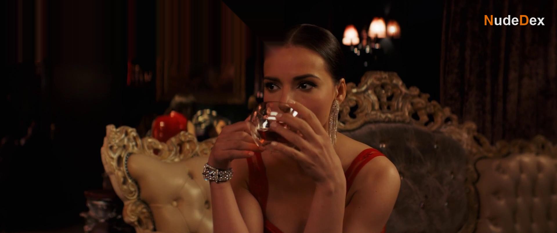 Anna Glaube in Life On Call, photo 19