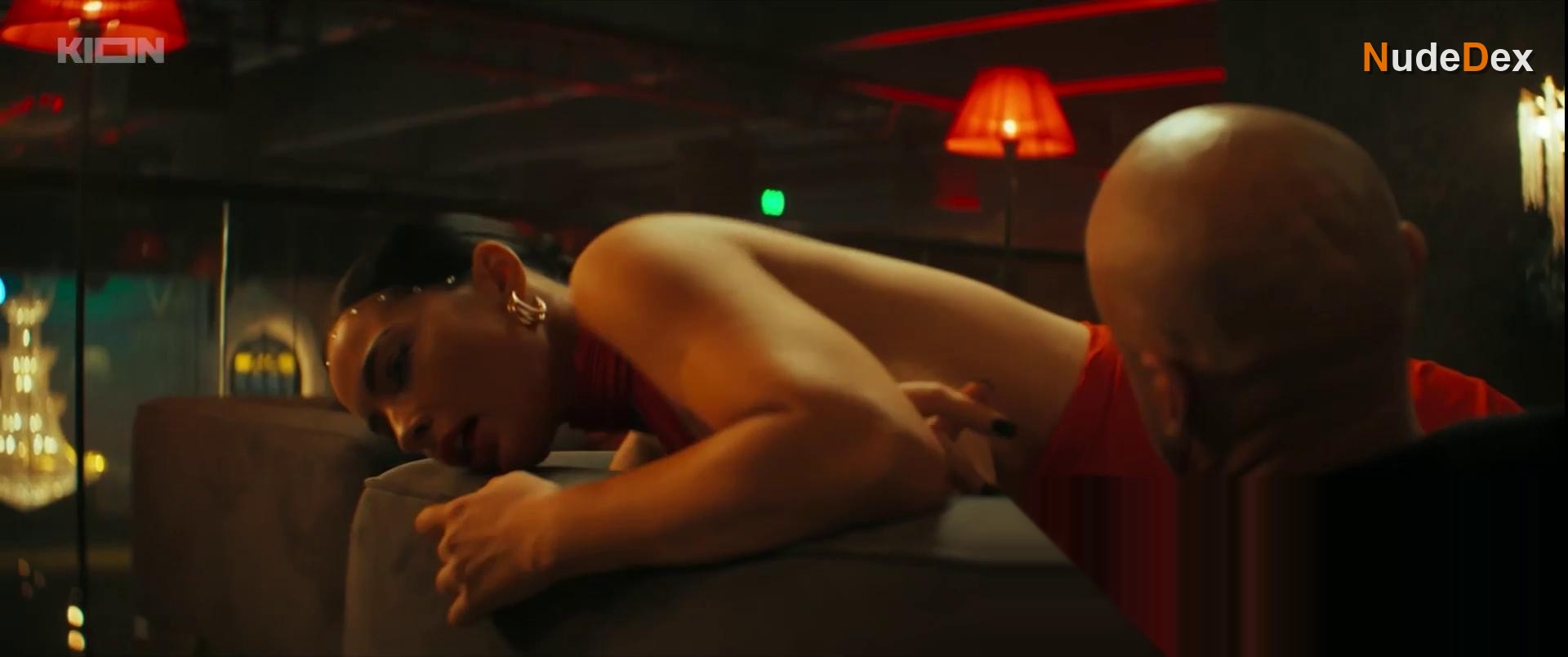 Anna Glaube in Life On Call, photo 22