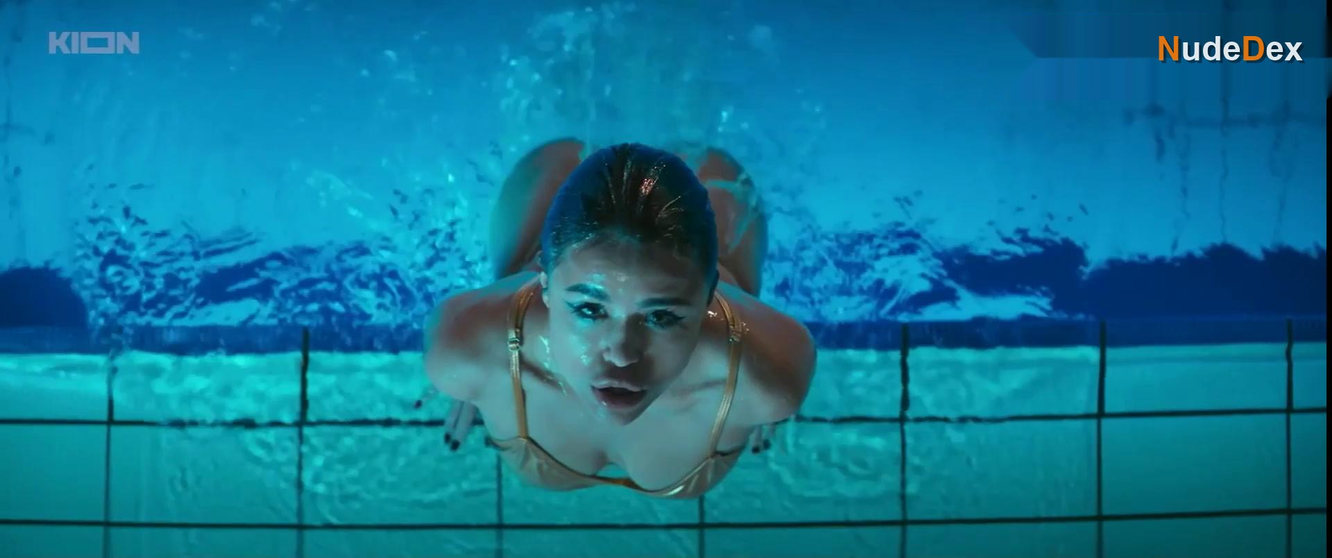 Anna Glaube in Life On Call, photo 24