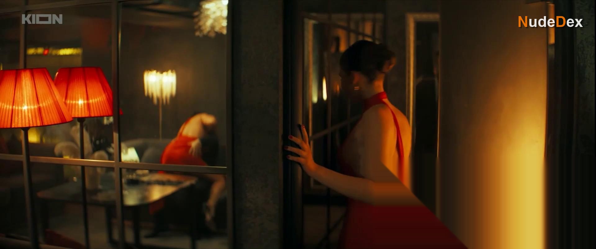 Anna Glaube in Life On Call, photo 41