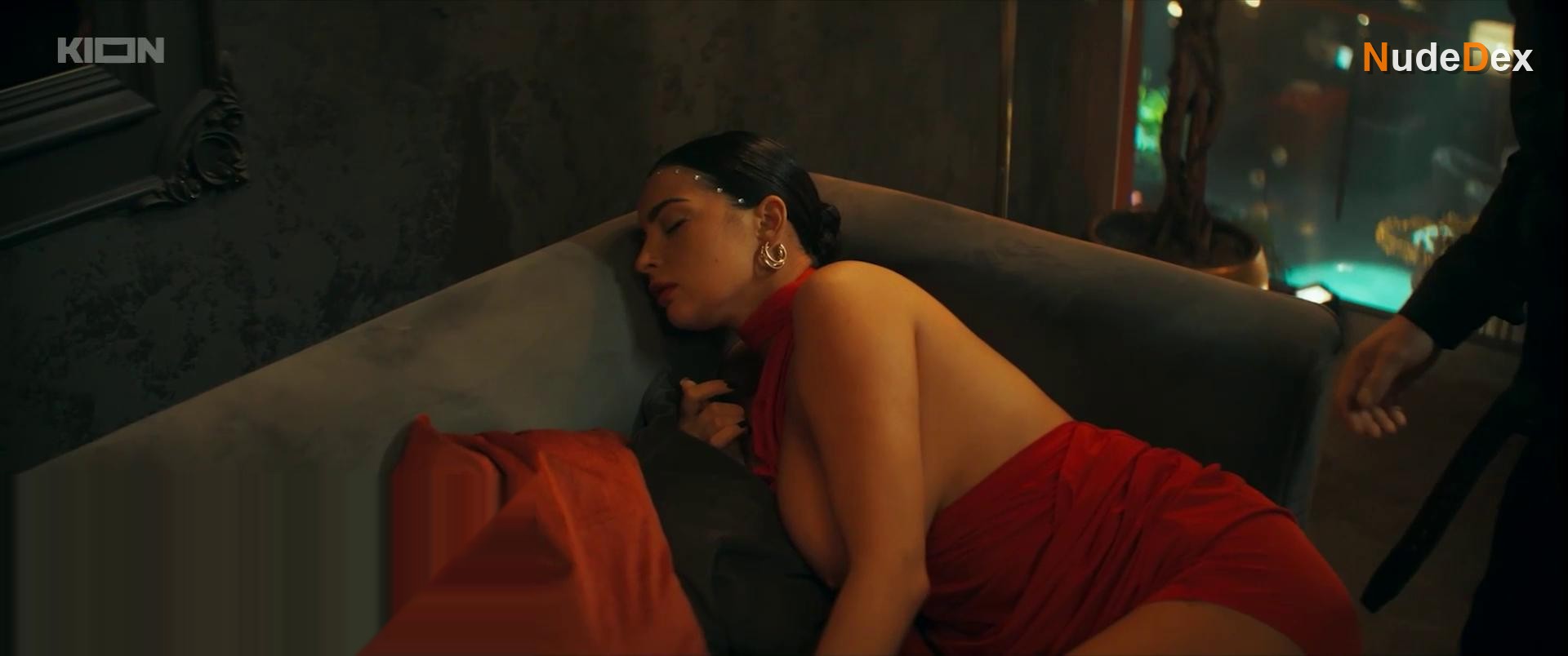 Anna Glaube in Life On Call, photo 45