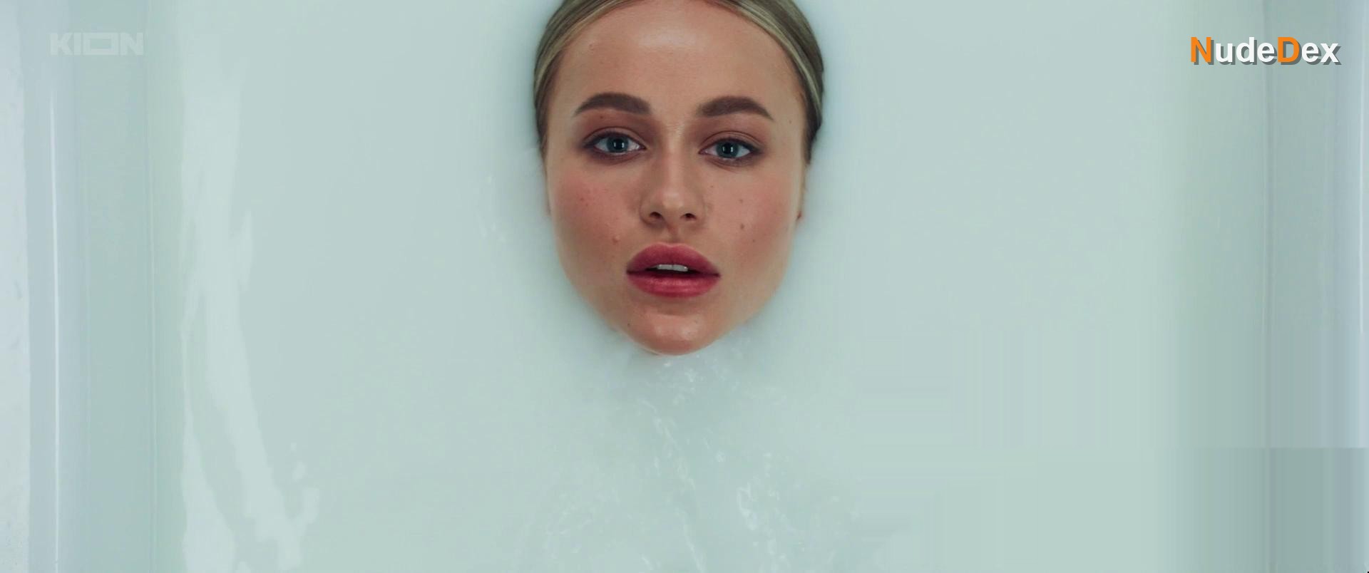 Anna Glaube in Life On Call, photo 47