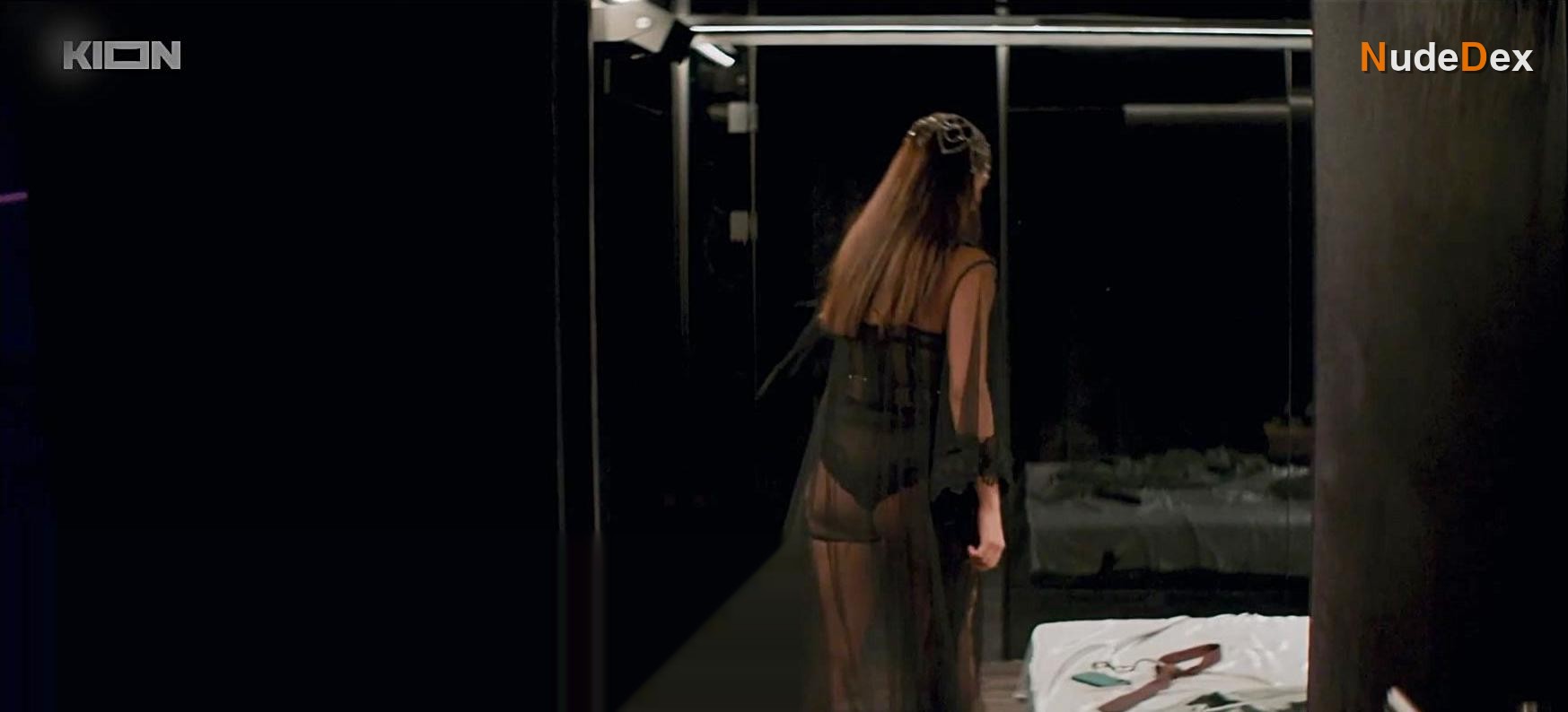 Anna Glaube in Life On Call, photo 59