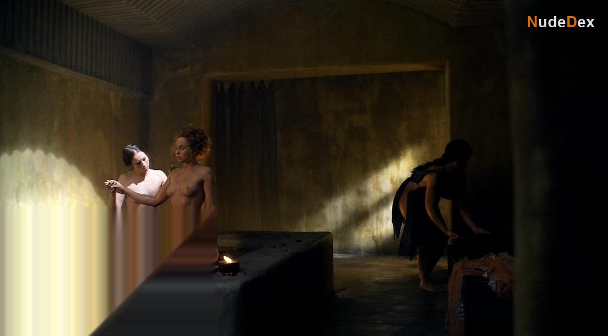 Anna Hutchison in Spartacus, photo 14