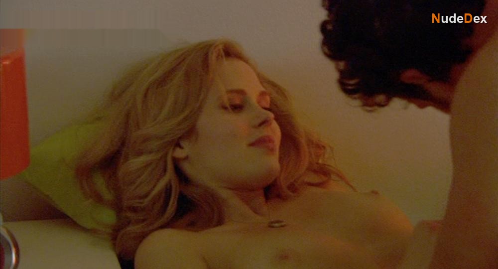 Anna Hutchison in Underbelly, photo 2