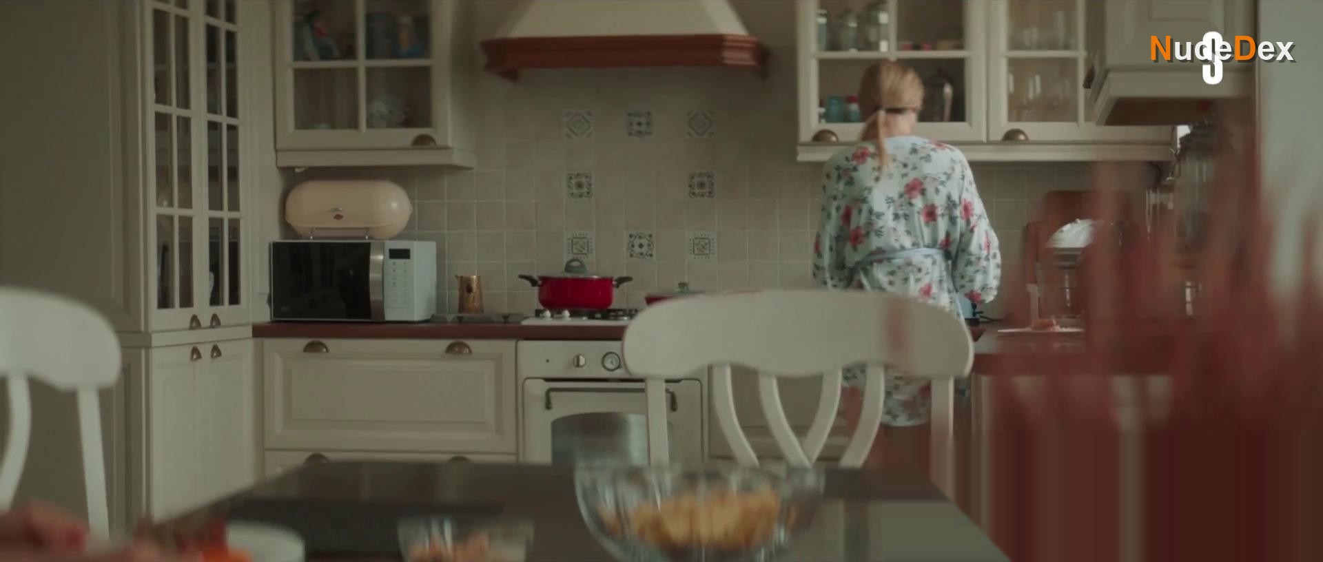 Anna Kotova in Sisters, photo 4