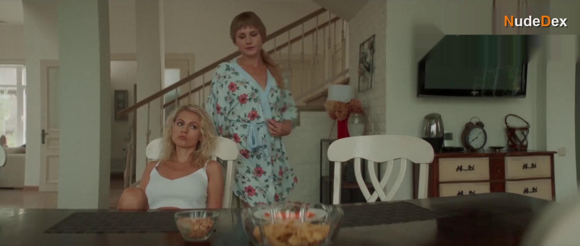 Anna Kotova in Sisters, photo 5
