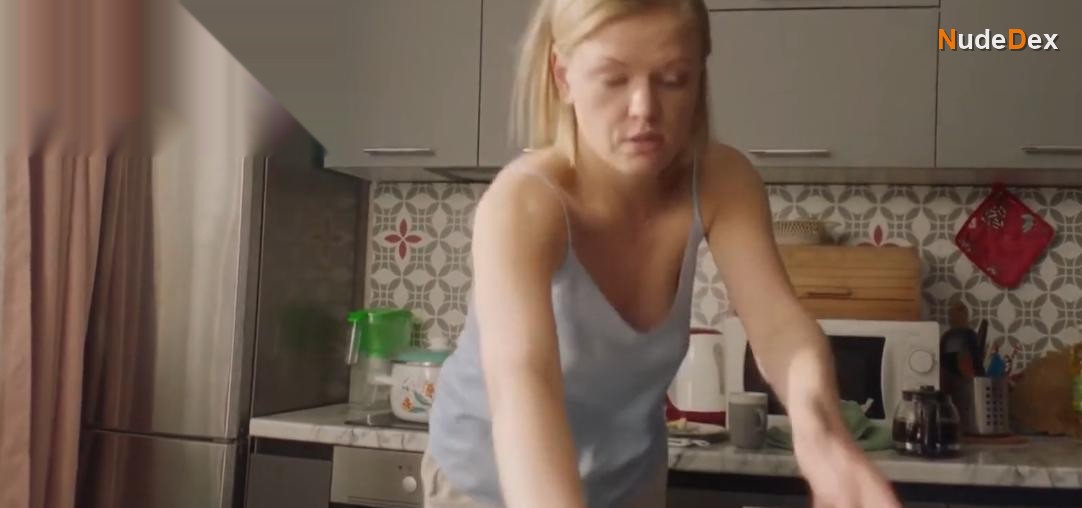 Anna Kotova in Sisters, photo 12