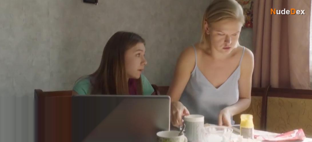 Anna Kotova in Sisters, photo 17