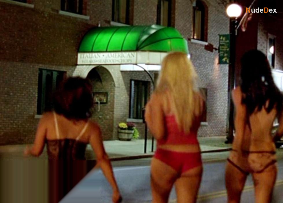 Anna Nicole Smith in Illegal Aliens, photo 1