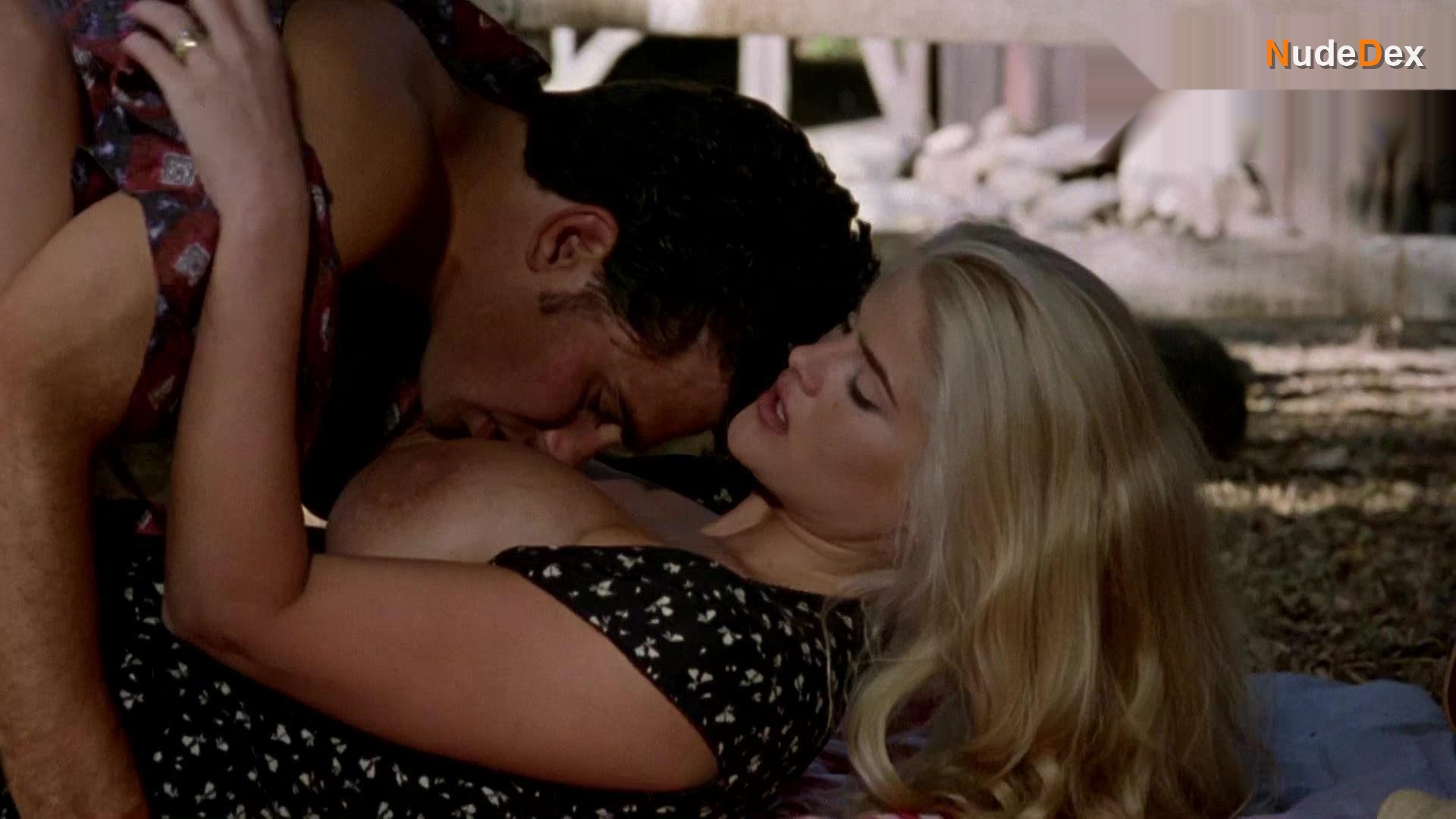 Anna Nicole Smith in Skyscraper, photo 3