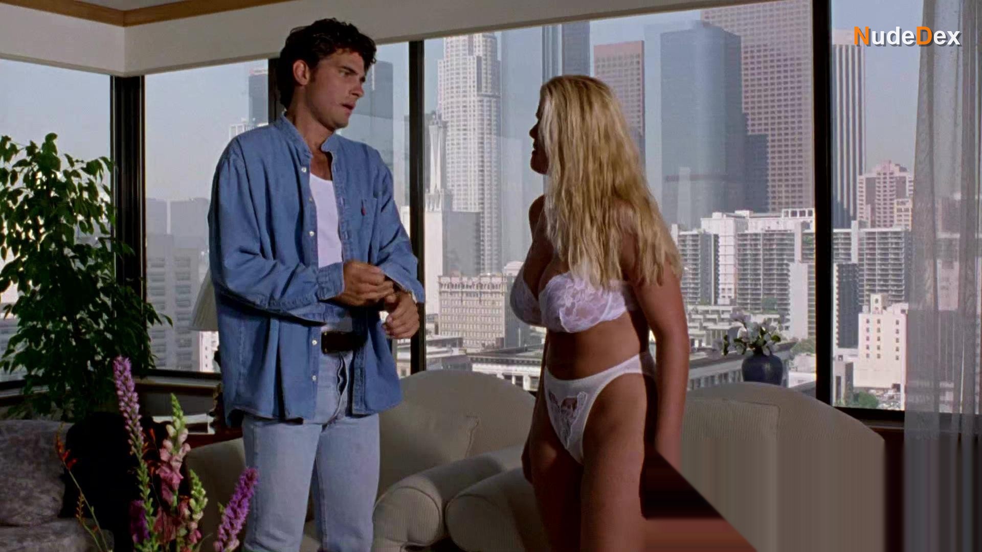 Anna Nicole Smith in Skyscraper, photo 6