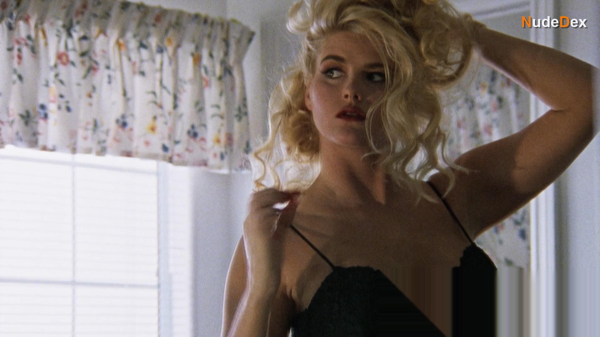 Anna Nicole Smith in To The Limit, photo 7