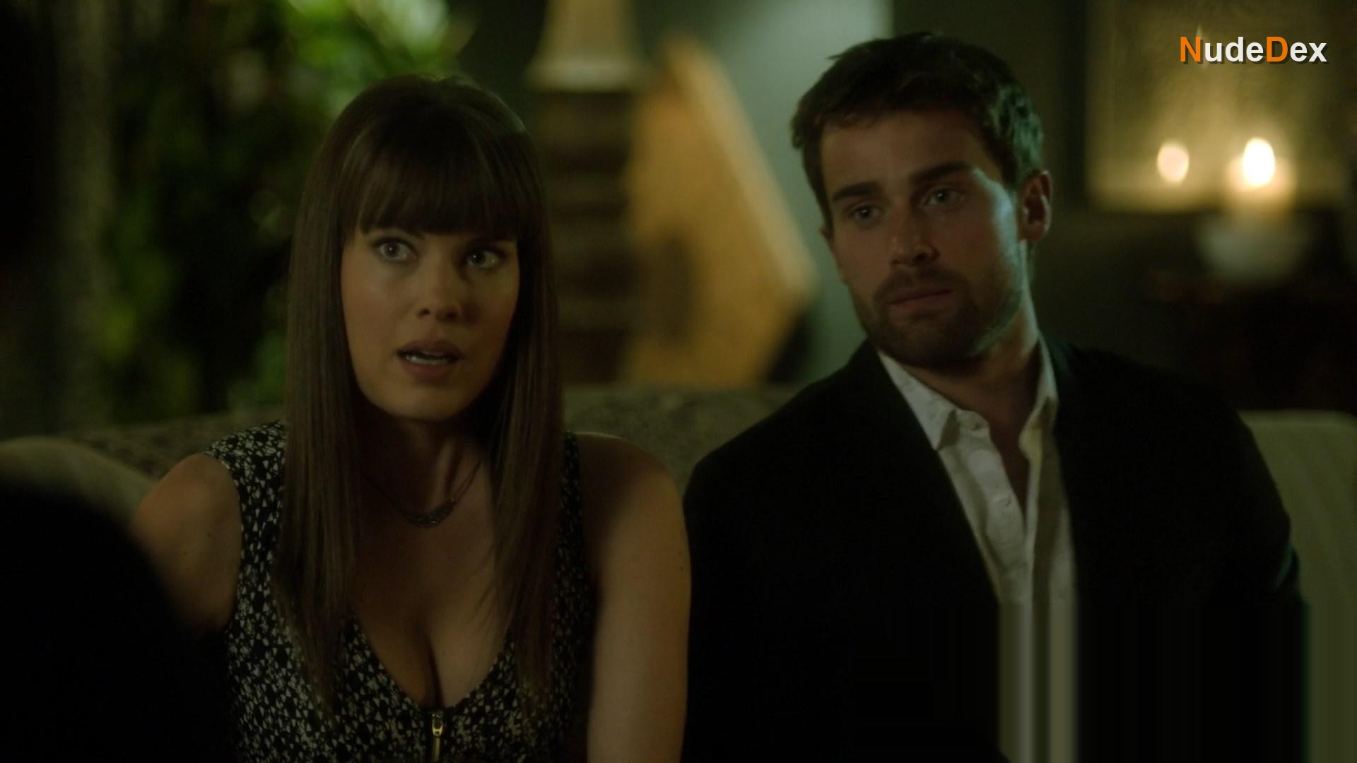 Anna Van Hooft in Witches Of East End, photo 13