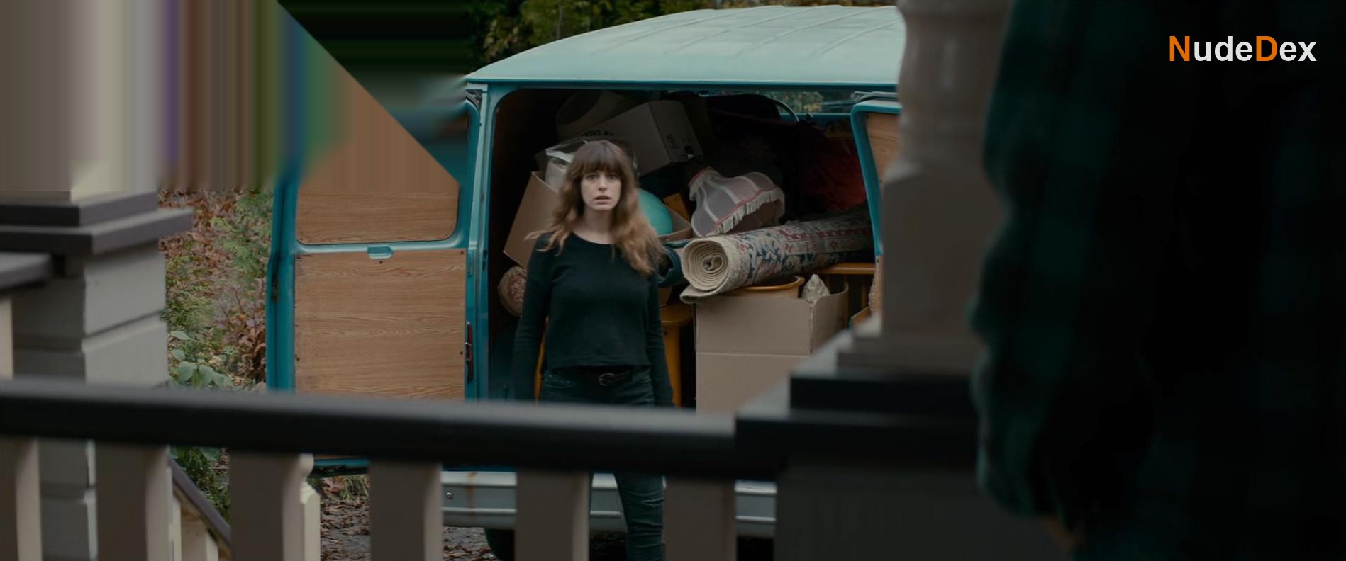 Anne Hathaway in Colossal, photo 2