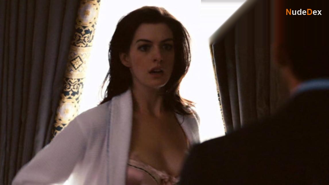 Anne Hathaway in Get Smart, photo 1