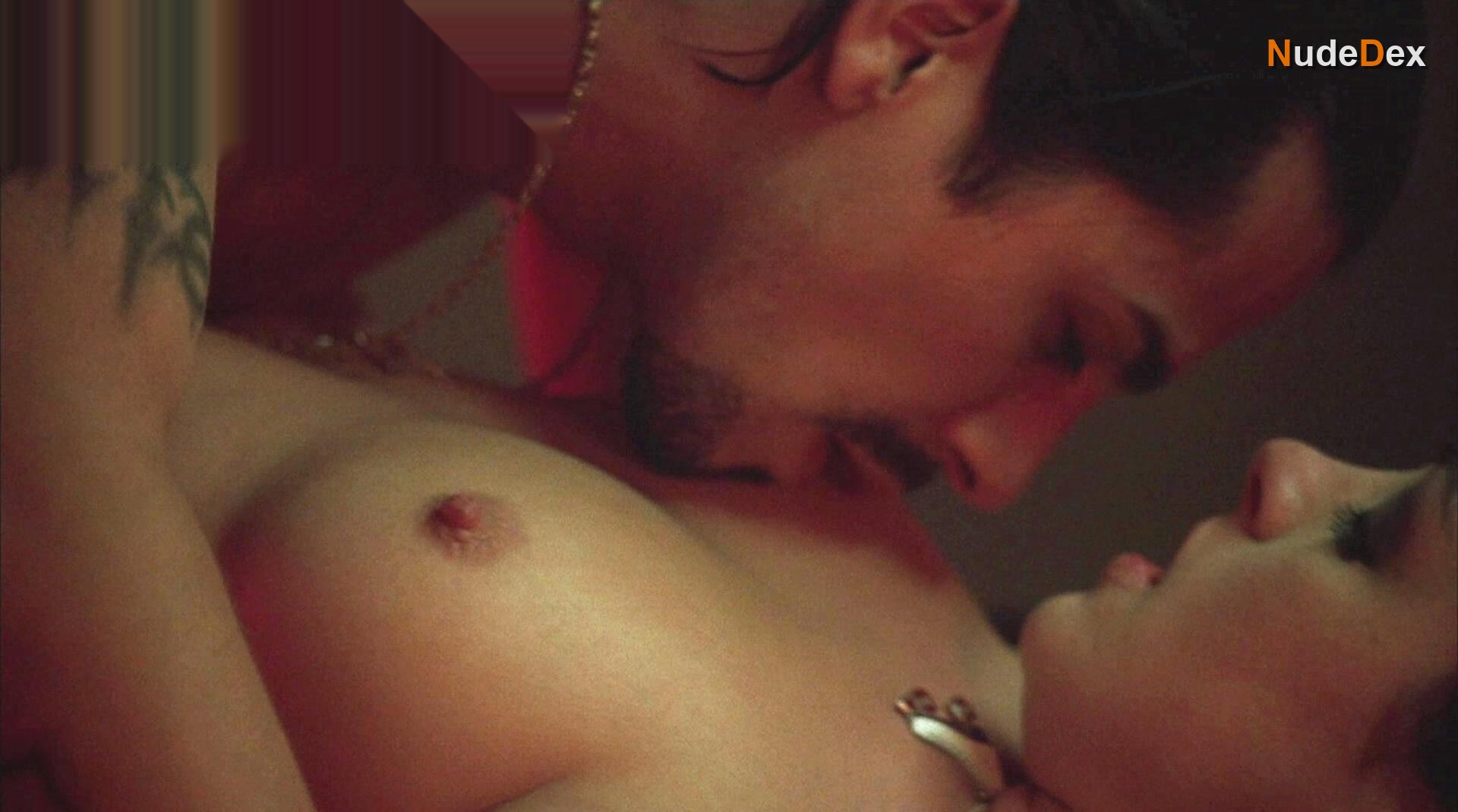 Anne Hathaway in Havoc, photo 9