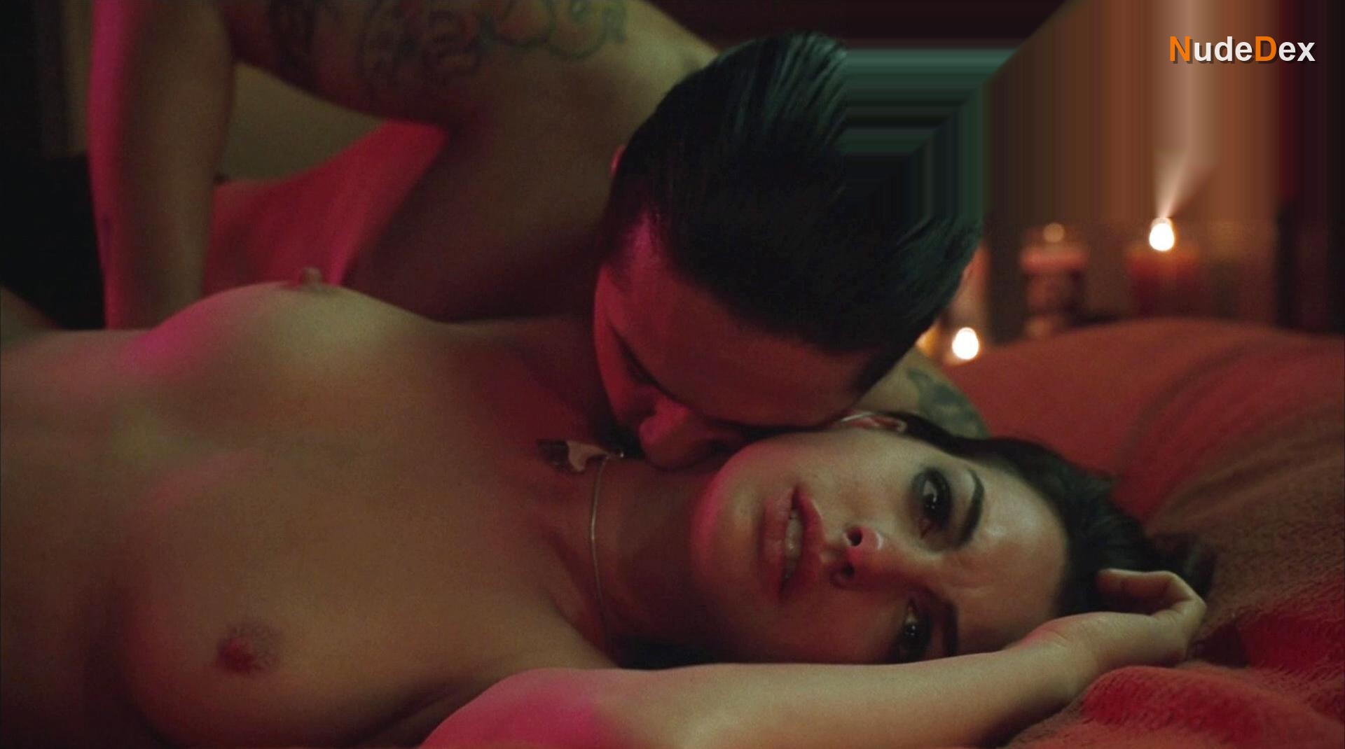 Anne Hathaway in Havoc, photo 10
