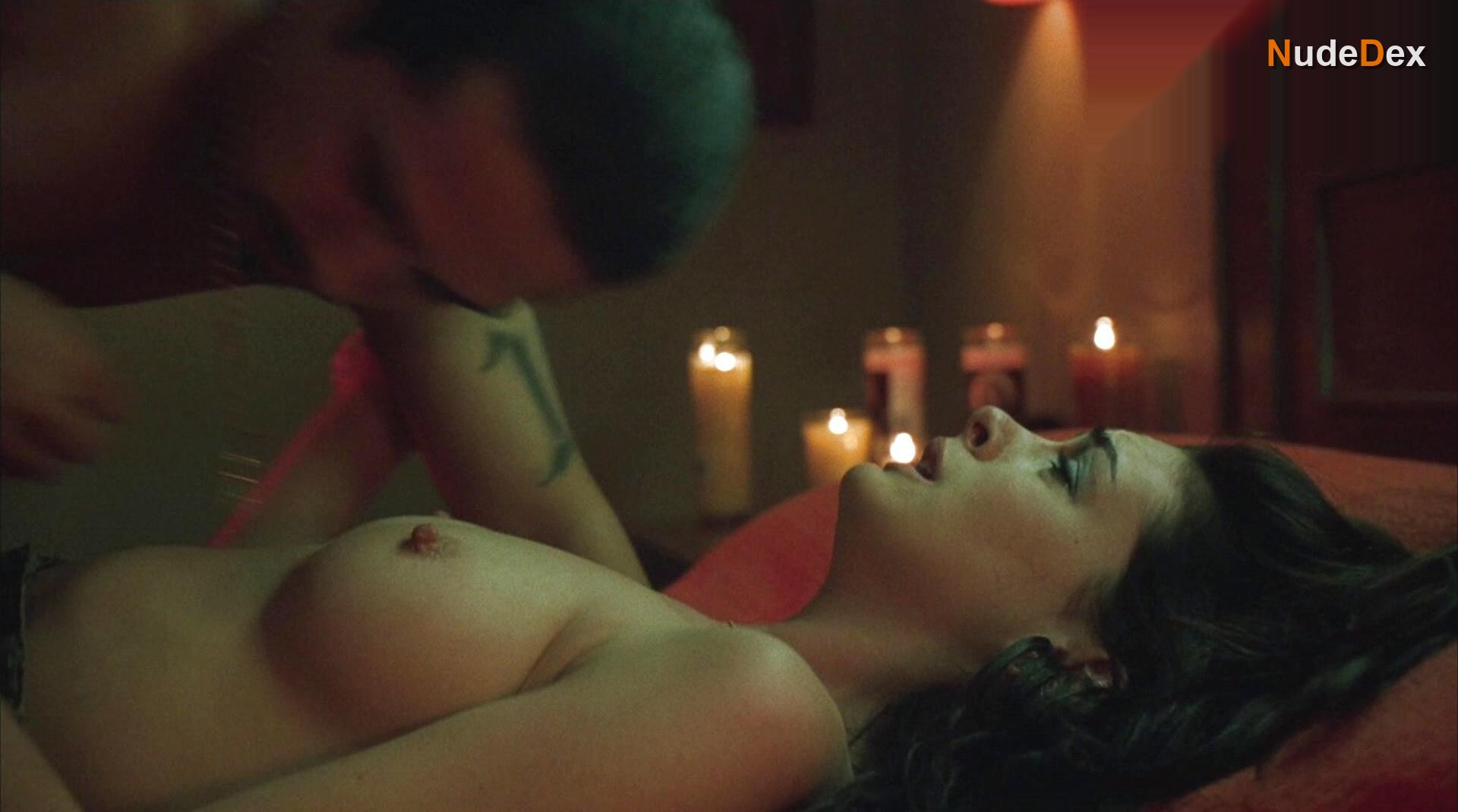 Anne Hathaway in Havoc, photo 11