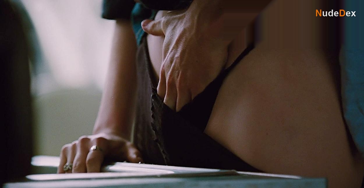 Anne Hathaway in Love And Other Drugs, photo 13