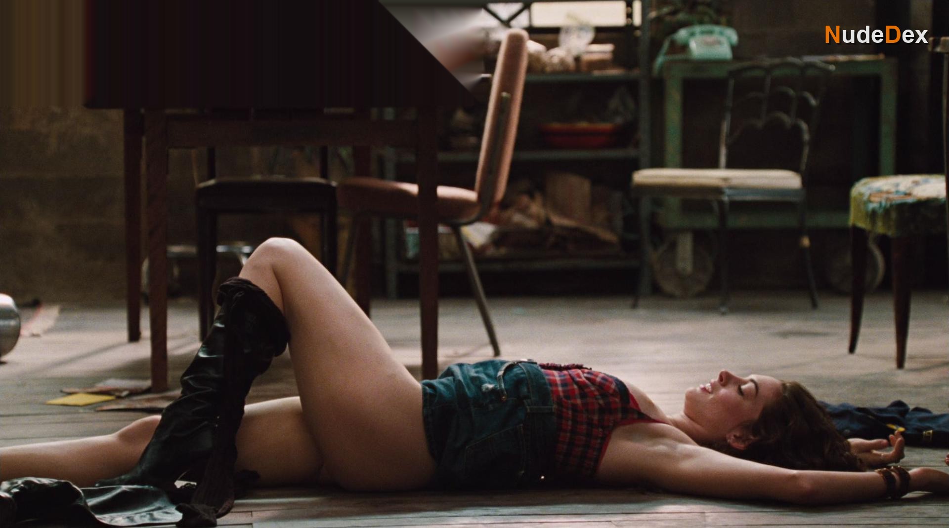 Anne Hathaway in Love And Other Drugs, photo 20