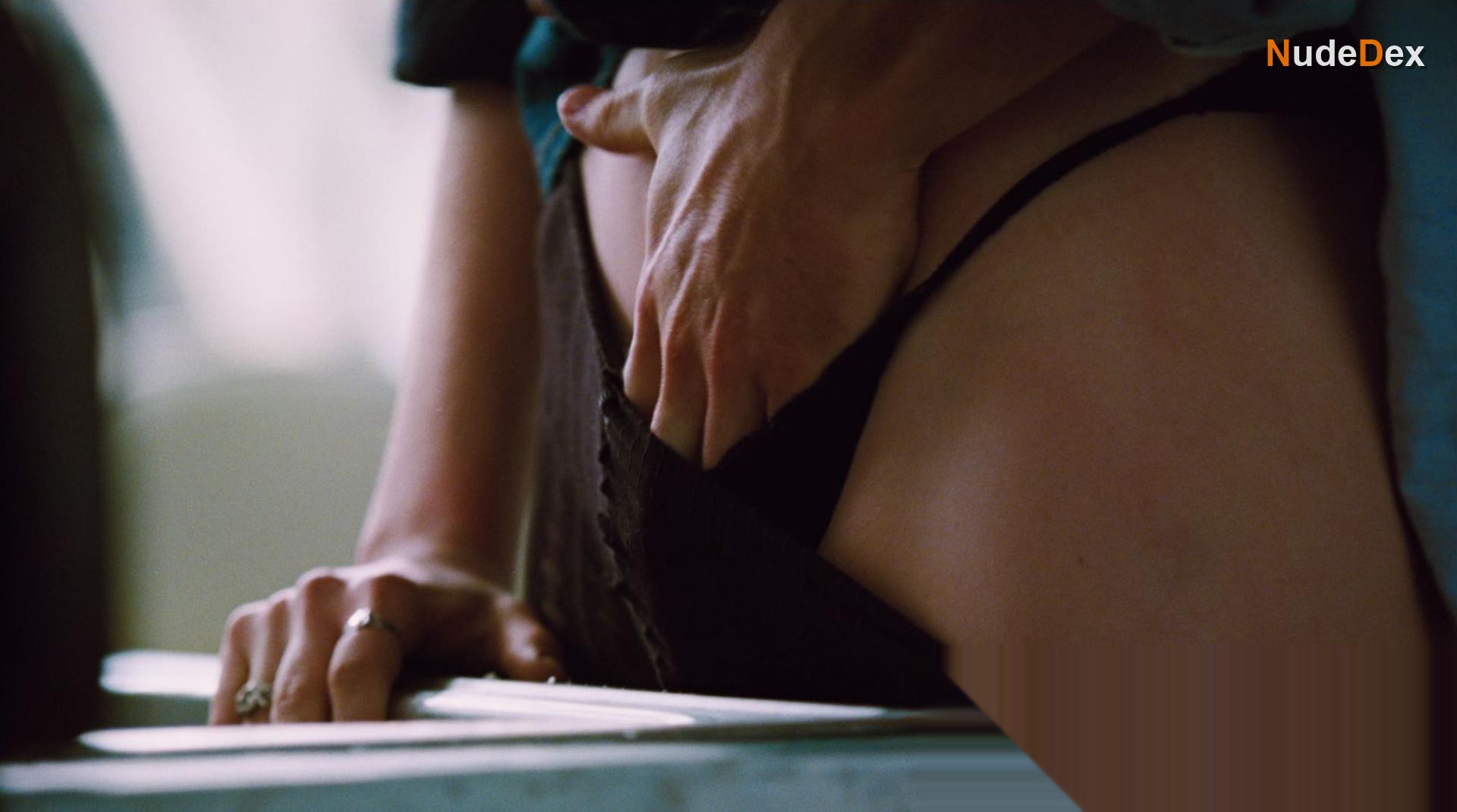 Anne Hathaway in Love And Other Drugs, photo 23