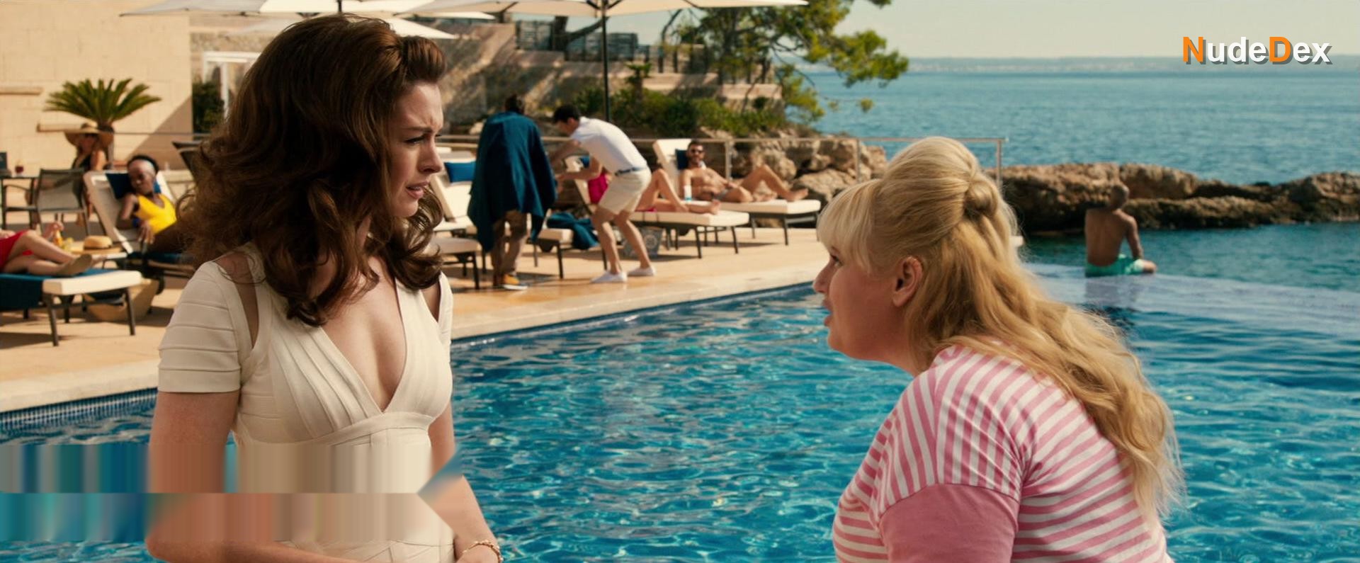 Anne Hathaway in The Hustle, photo 1