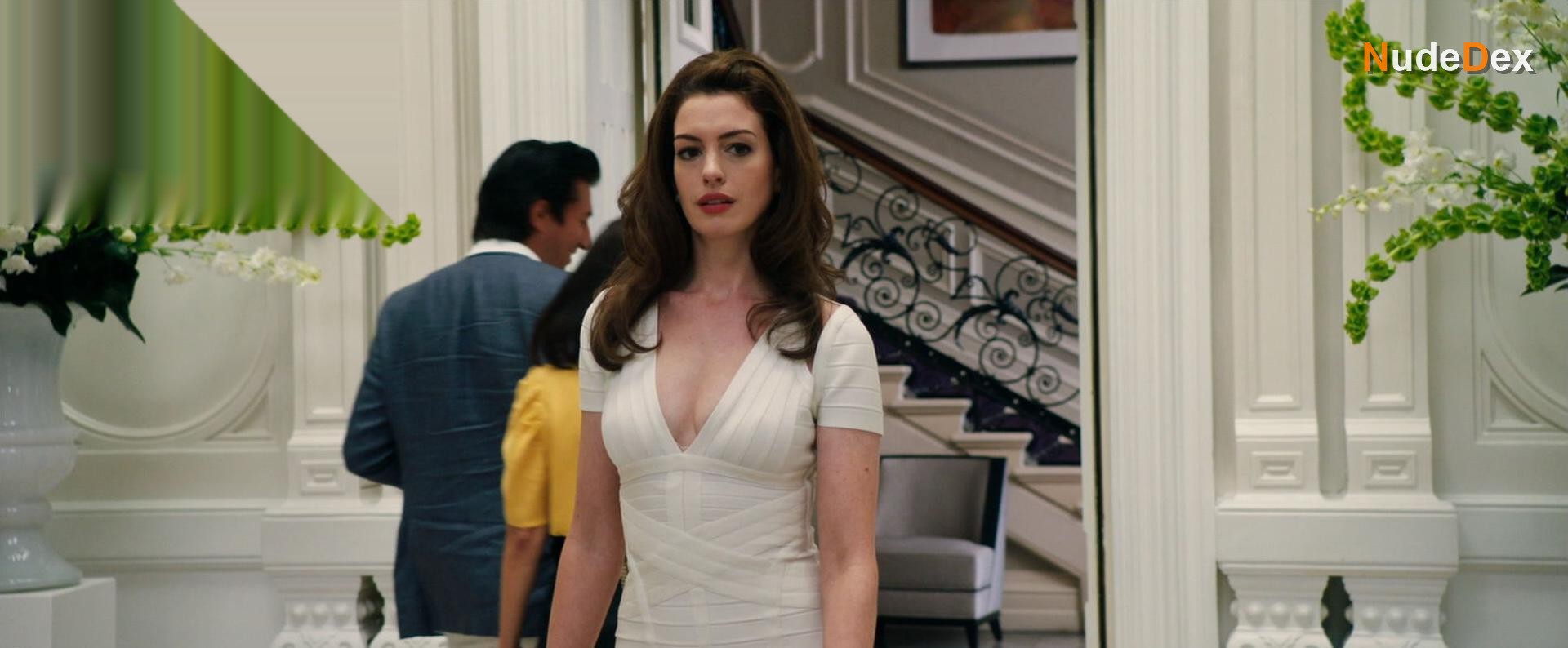 Anne Hathaway in The Hustle, photo 3