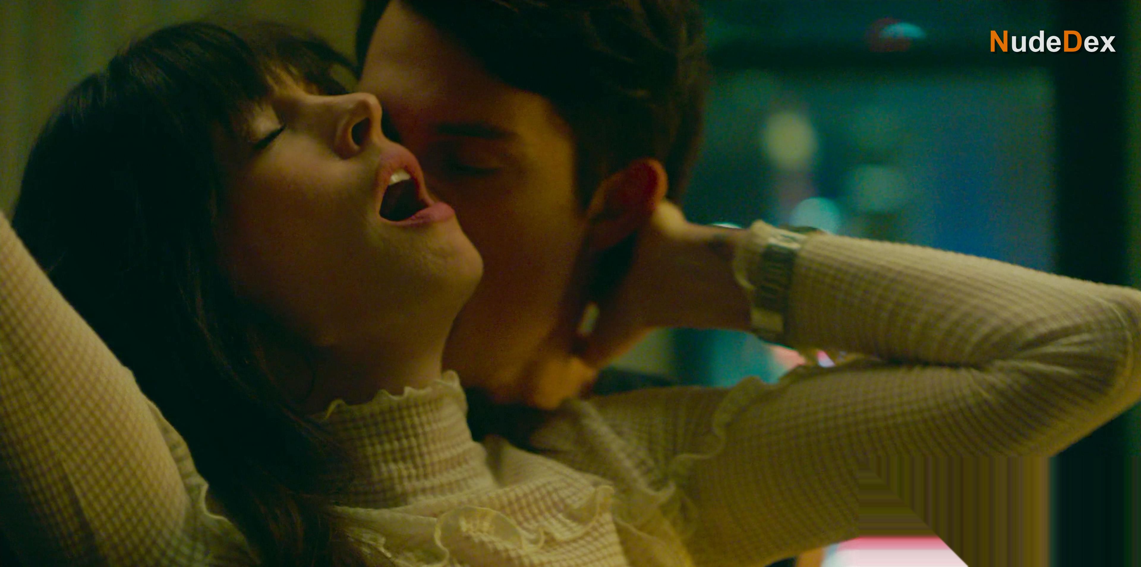 Anne Hathaway in The Idea Of You, photo 4