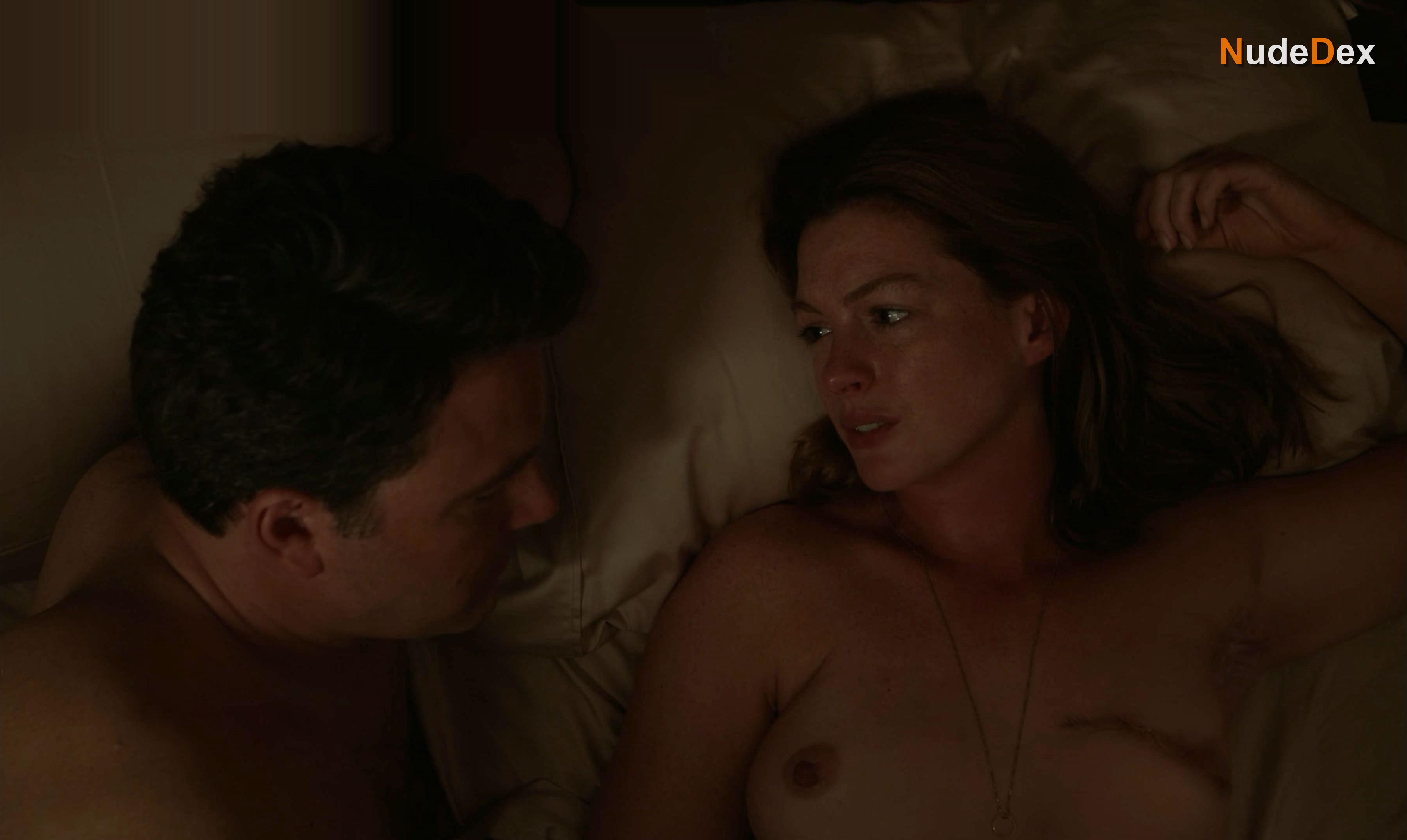 Anne Hathaway in The Last Thing He Wanted, photo 3