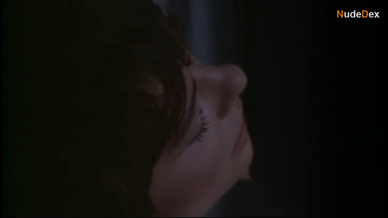 Anne Heywood in Good Luck, Miss Wyckoff
