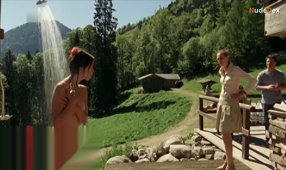 Anneke Schwabe in In Den Besten Familien, photo 5