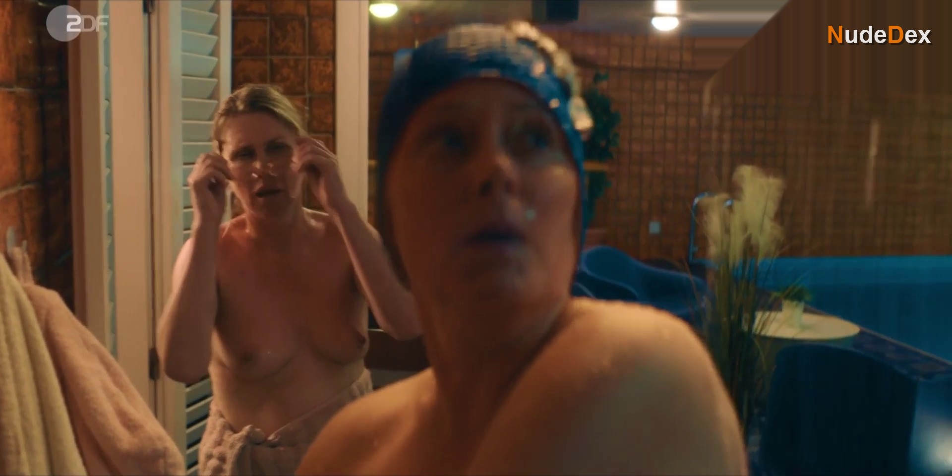 Anne Roemeth in Fast Perfect Women, photo 1