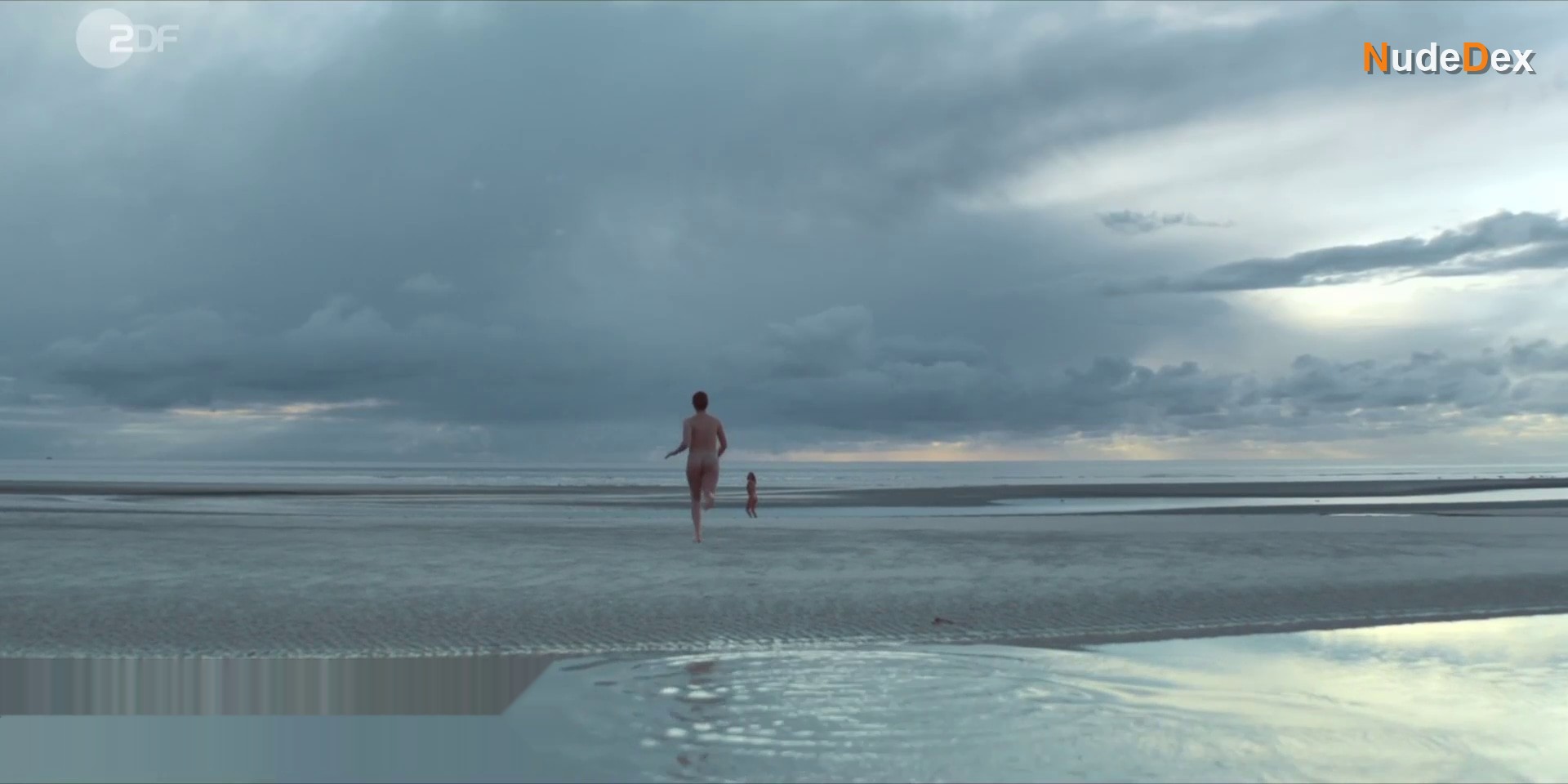 Anne Roemeth in Fast Perfect Women, photo 2