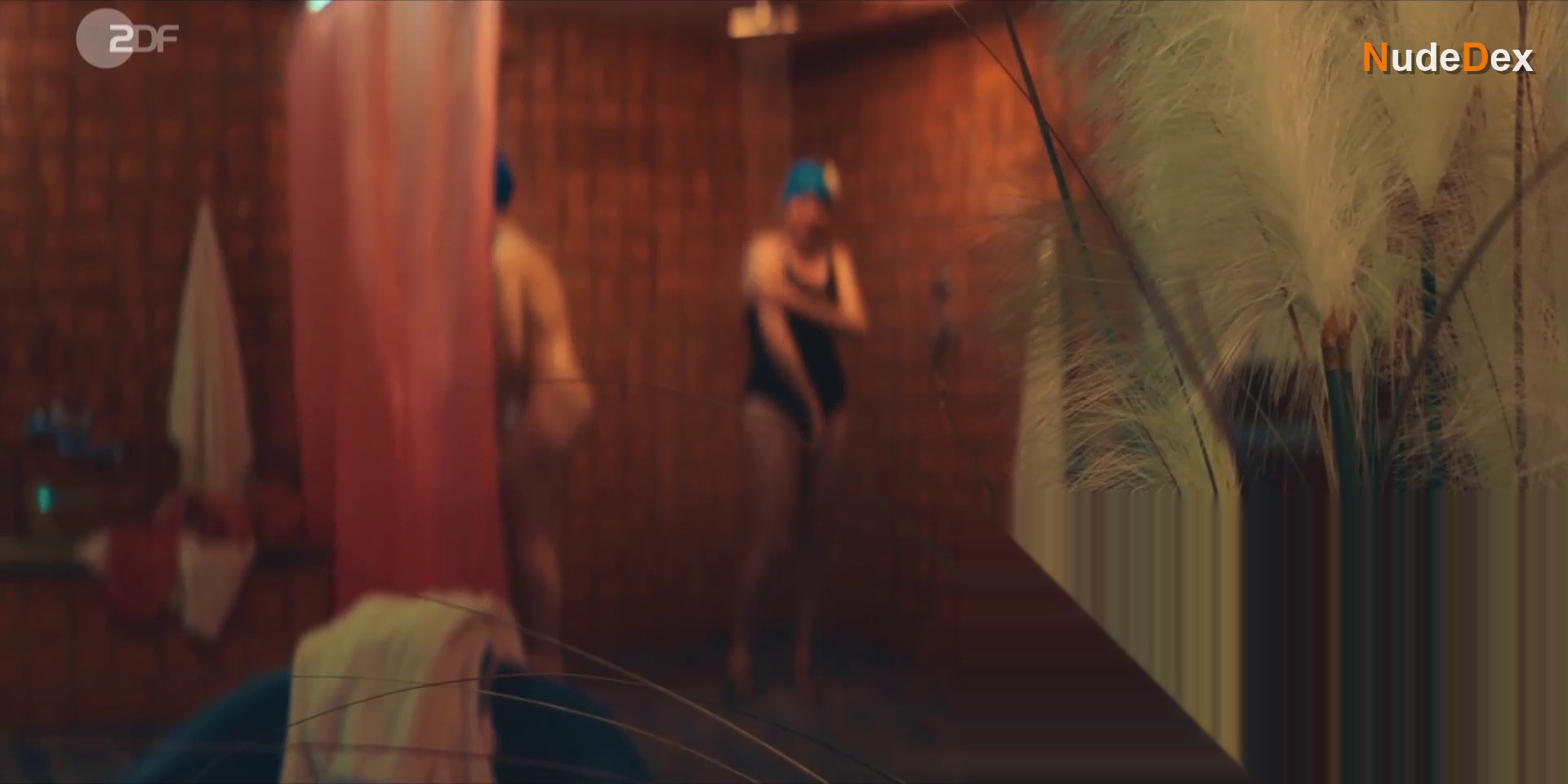 Anne Roemeth in Fast Perfect Women, photo 4