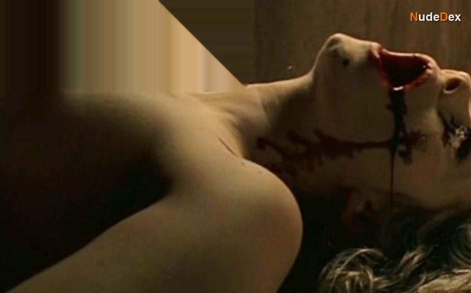 Antonella Salvucci in Red Riding Hood, photo 8