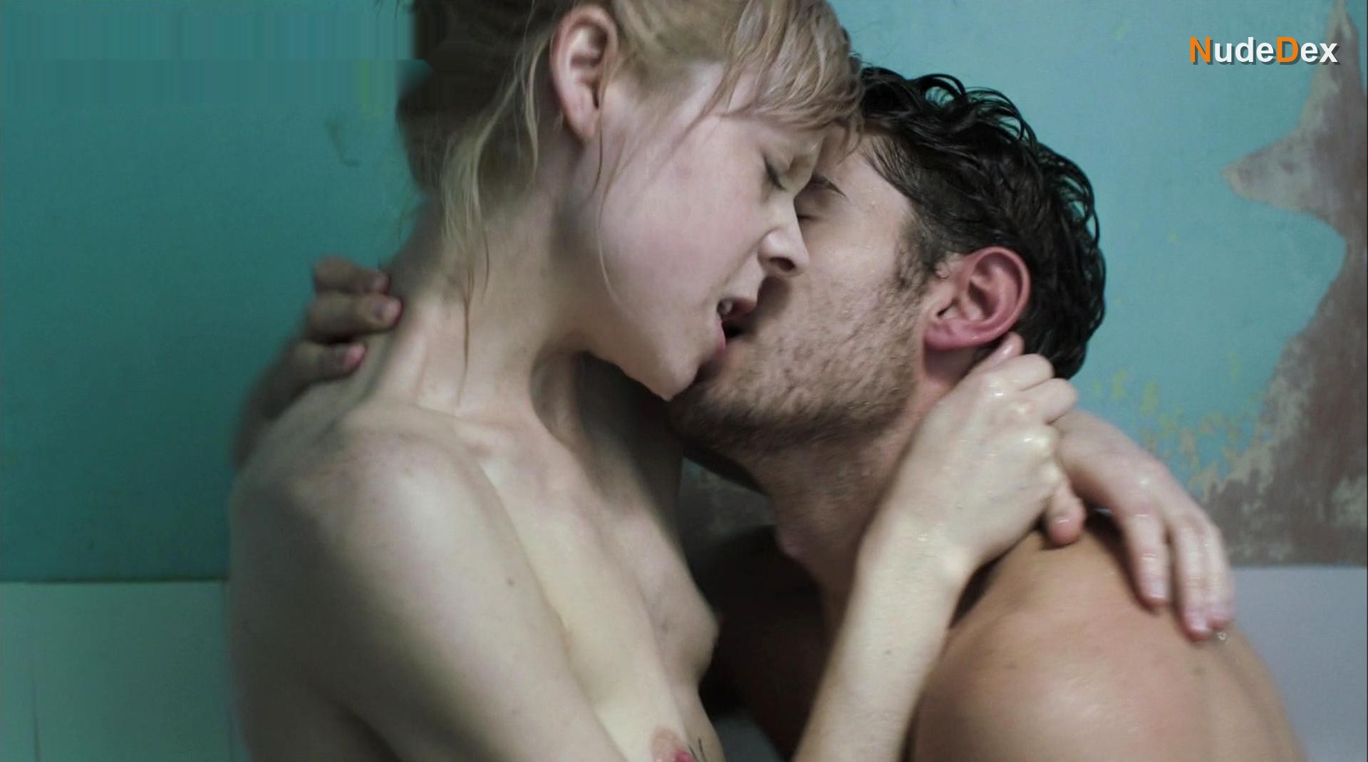 Antonia Campbell-hughes in Kelly + Victor, photo 2