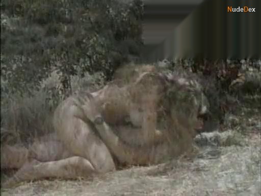 Antonia Dorian in Dinosaur Island, photo 11