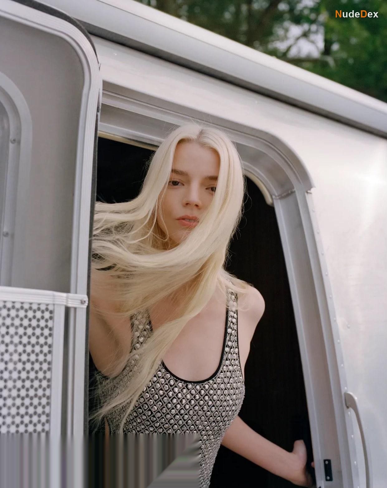 Anya Taylor-joy in Elle Magazine, photo 5
