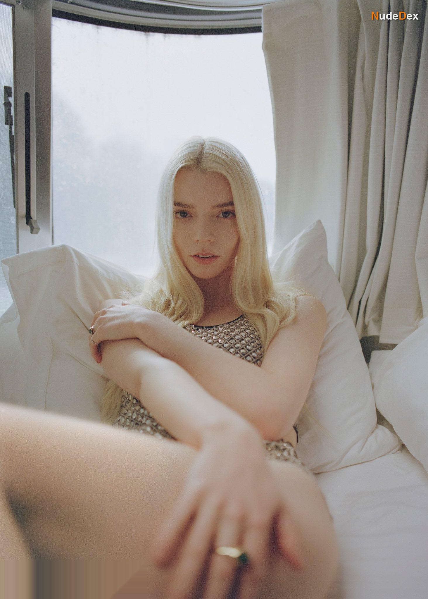 Anya Taylor-joy in Elle Magazine, photo 11
