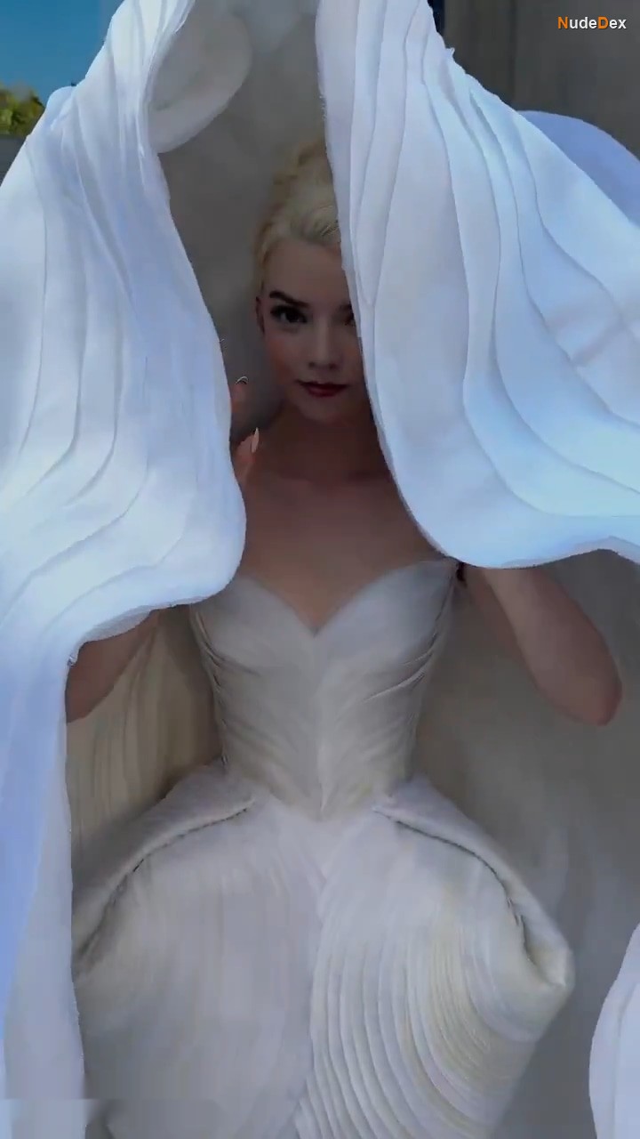 Anya Taylor-joy in Elle Magazine, photo 29