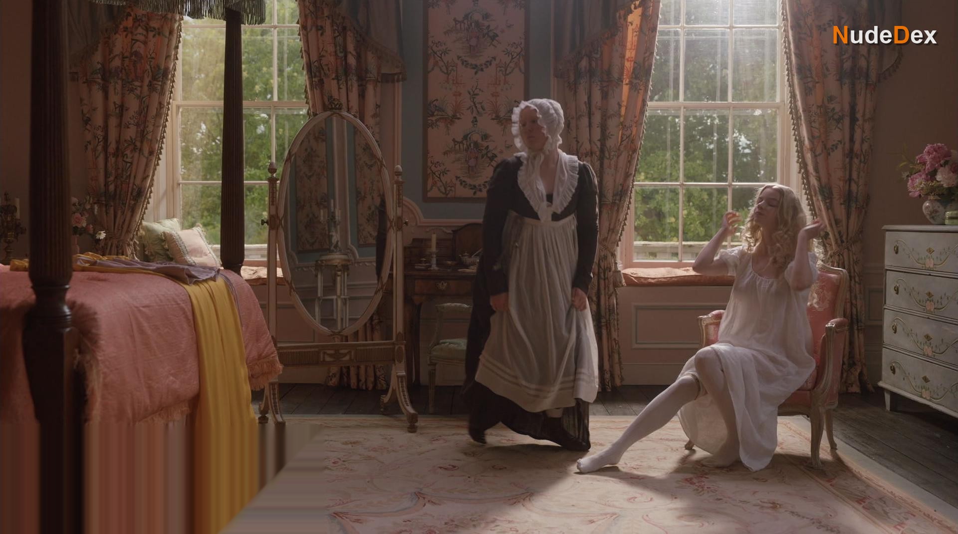 Anya Taylor-joy in Emma, photo 2