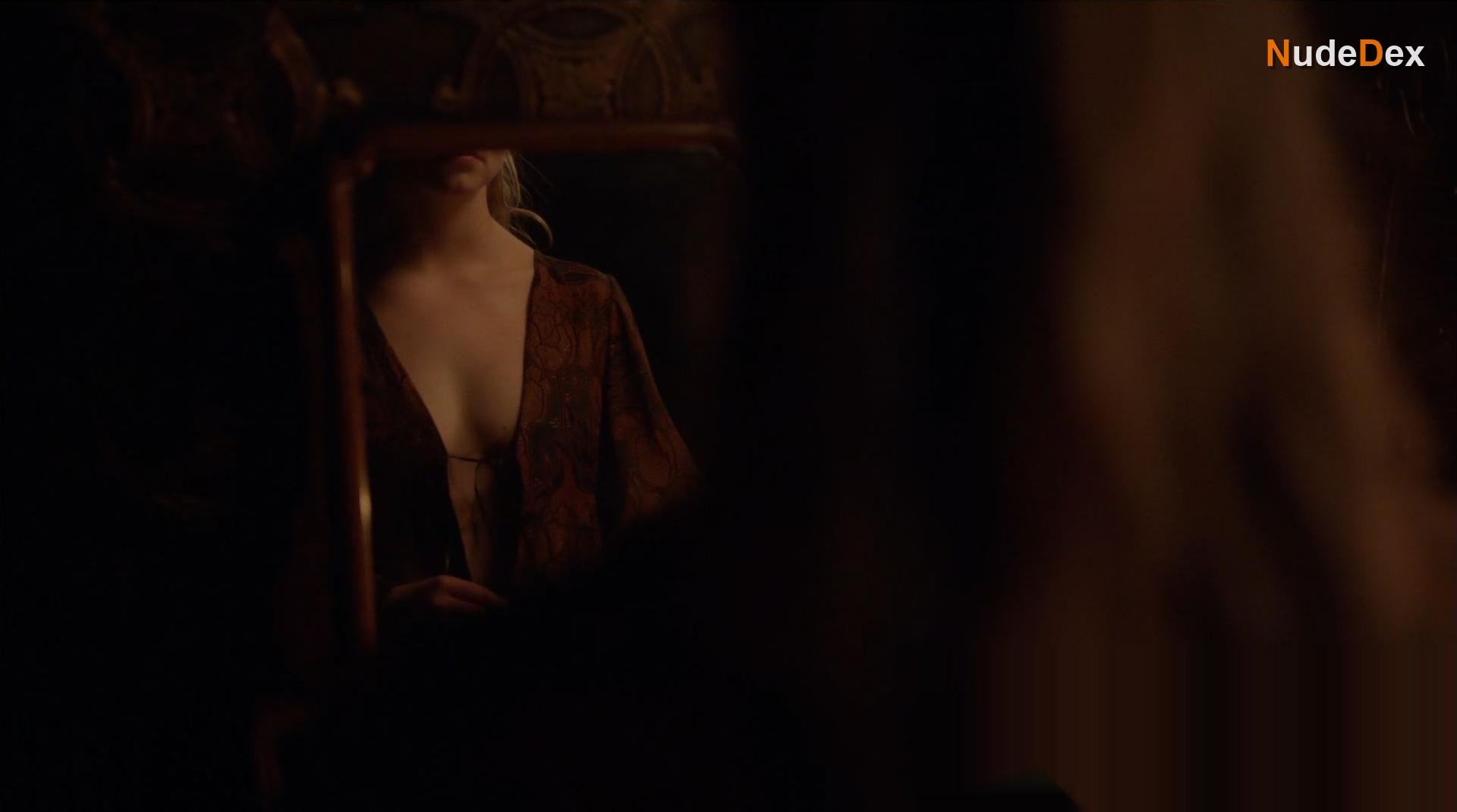 Anya Taylor-joy in The Miniaturist, photo 2