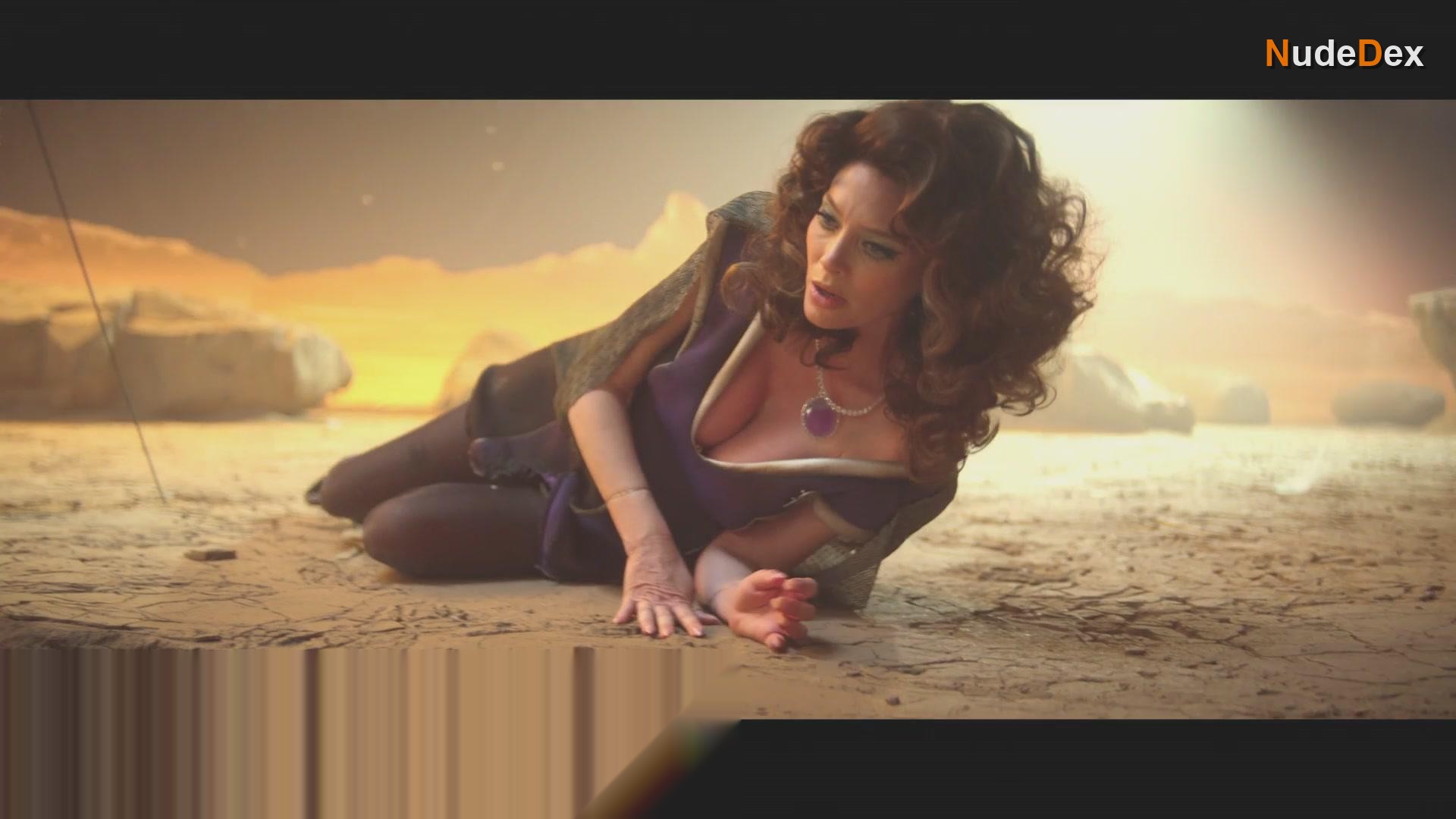 April Bowlby in Doom Patrol, photo 2