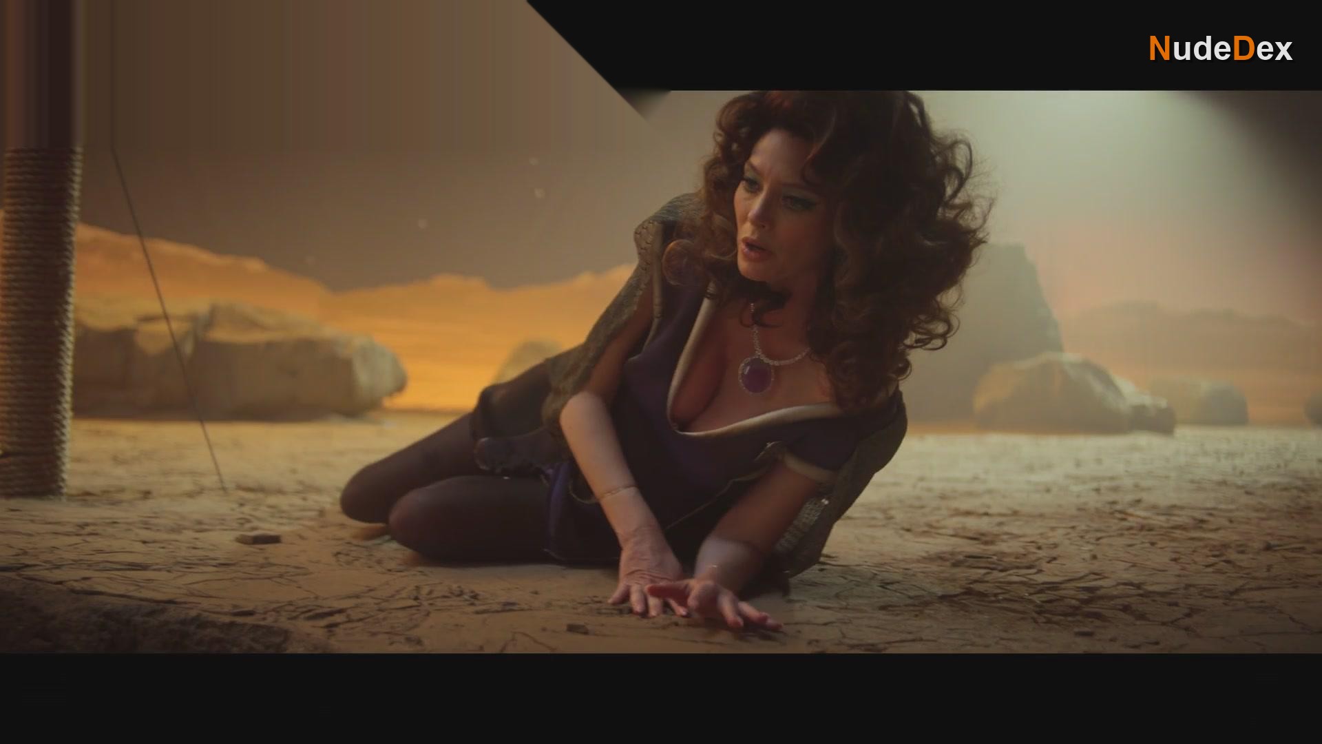 April Bowlby in Doom Patrol, photo 3